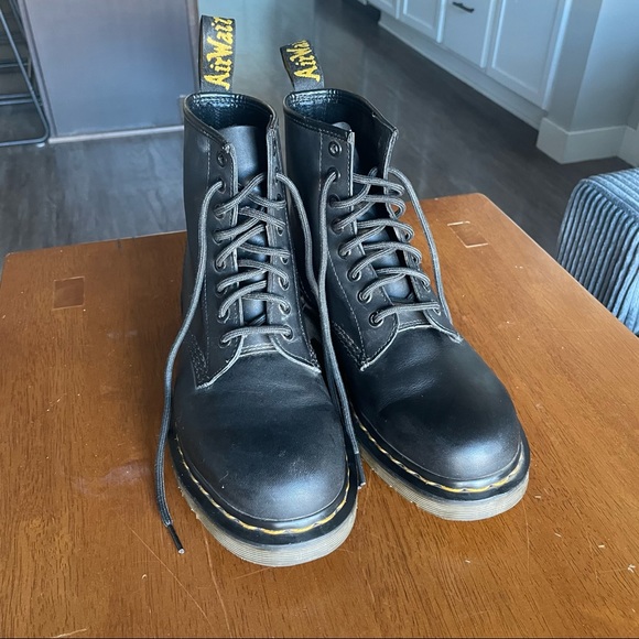 Dr. Martens 1460 Smooth Leather Lace Up Boots Size 8 - Picture 4 of 9